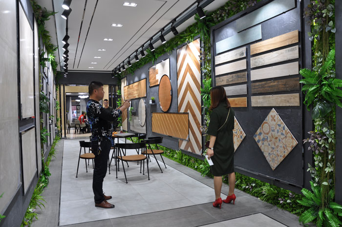 “一帶一路  設(shè)計營銷”，與O2O零售新模式攜手，2017年，金艾陶將勇往直前，開拓新戰(zhàn)場！