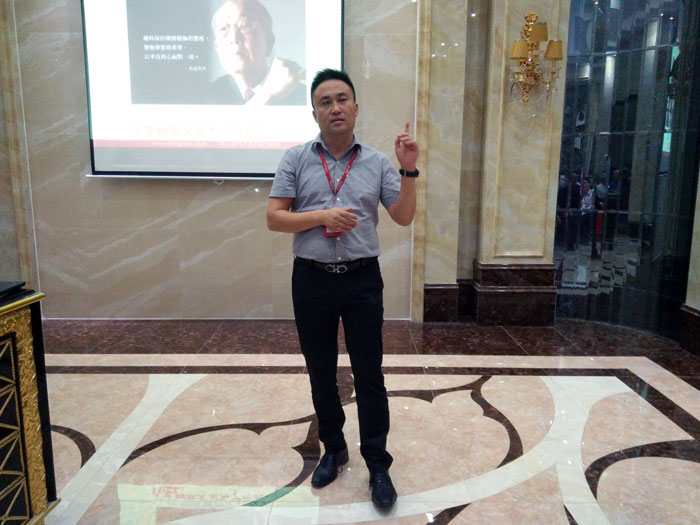 2017年11月2日晚，生命不息，學習不止金艾陶法定學習日，11月全公司人員學習會圓滿結束，一起分享《干法》，樂于工作，開心生活，即使在苦難中，只要拼命工作，就能帶來不可思議的好運。過好每一天，就是成功之道！